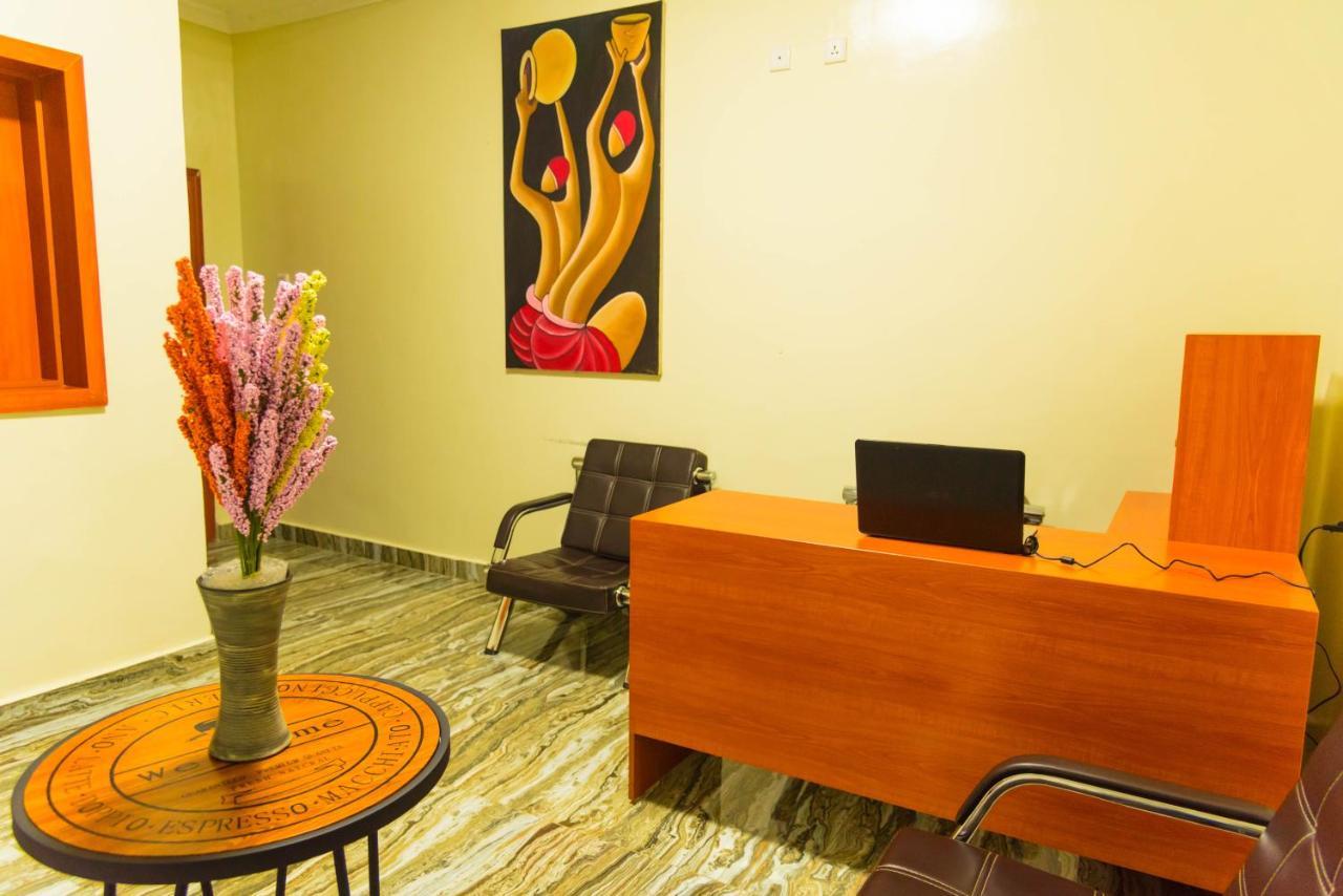 Avisha Town Hotel Кигали Экстерьер фото